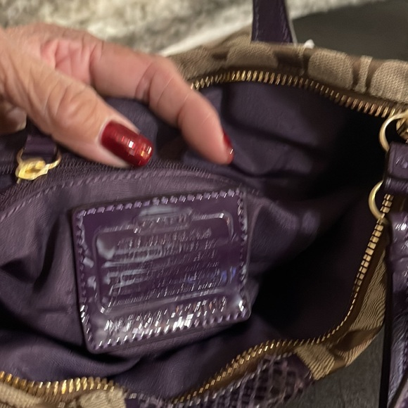 Coach, purple snakeskin handles and stripe down the front and signature canvas - Picture 3 of 4